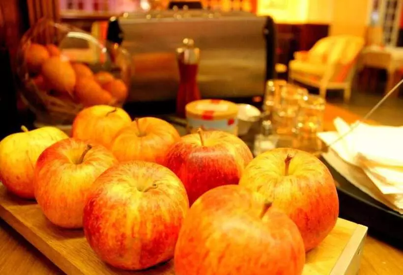 בית מלון כפרי Hôtel De France   Restaurant L Insolite