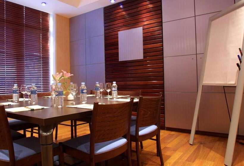 ホテル Hôtel Restaurant L Hirondelle