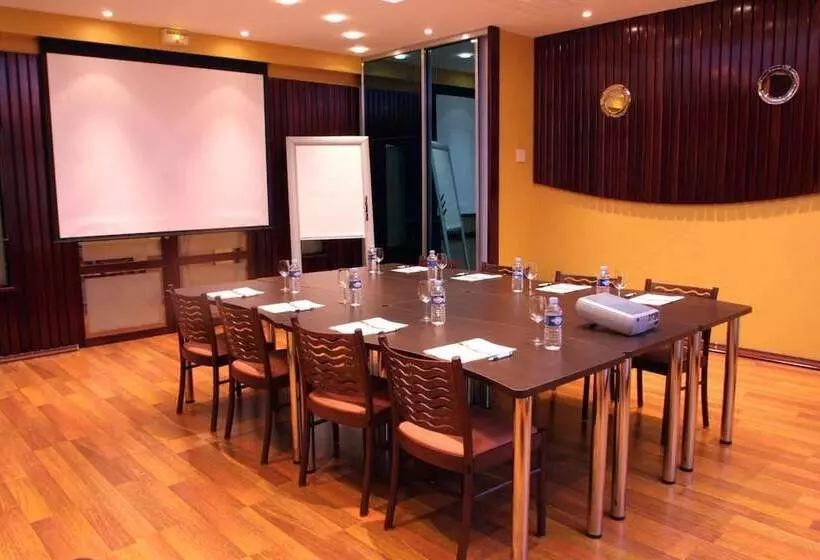 호텔 Hôtel Restaurant L Hirondelle