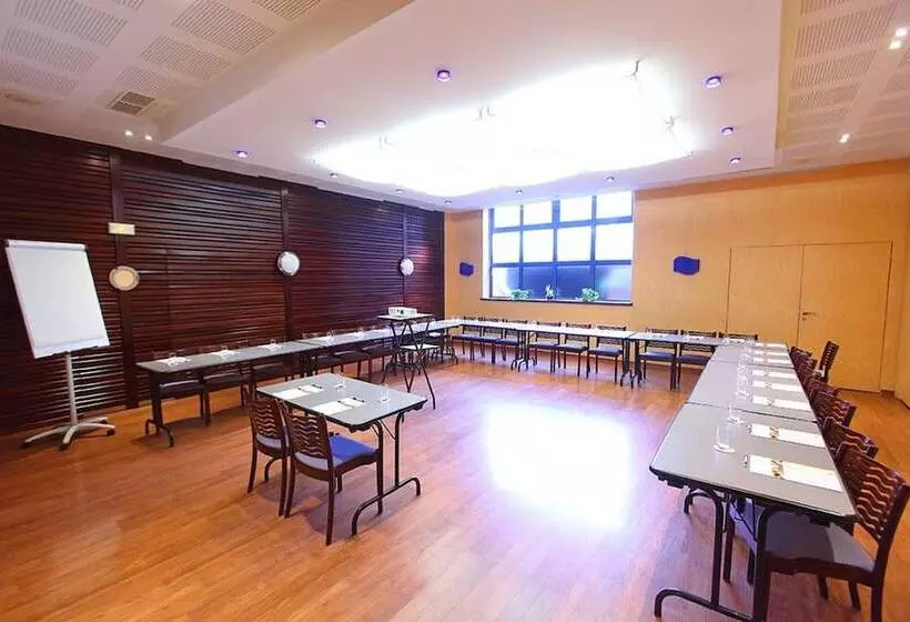 호텔 Hôtel Restaurant L Hirondelle