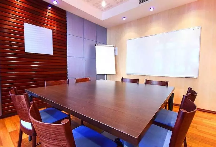 호텔 Hôtel Restaurant L Hirondelle