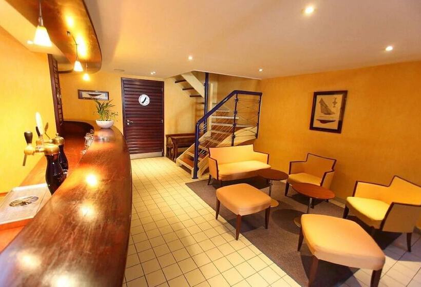 ホテル Hôtel Restaurant L Hirondelle