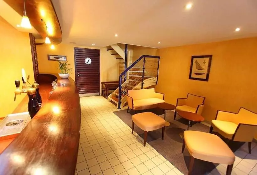 호텔 Hôtel Restaurant L Hirondelle