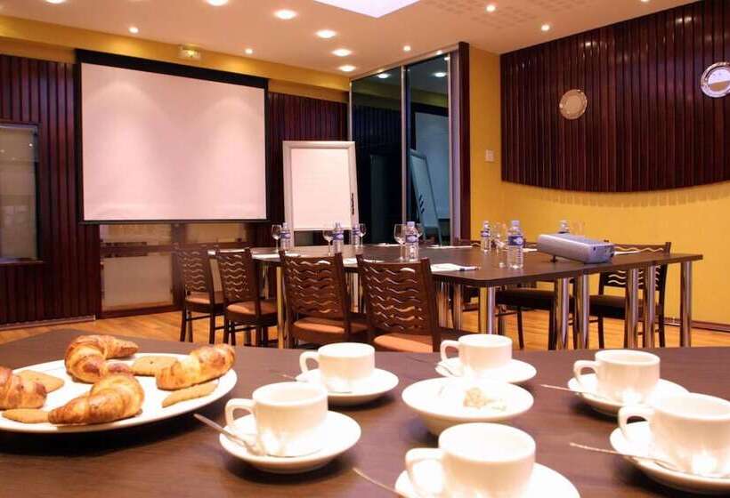 ホテル Hôtel Restaurant L Hirondelle