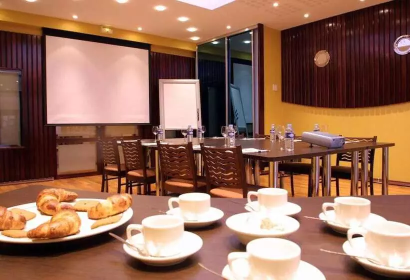 호텔 Hôtel Restaurant L Hirondelle