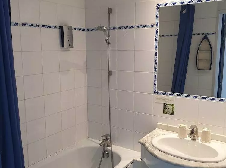 ホテル Hôtel Restaurant La Promenade