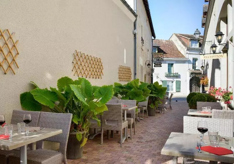 Отель Logis Hôtels Restaurant Le Relais Chenonceaux