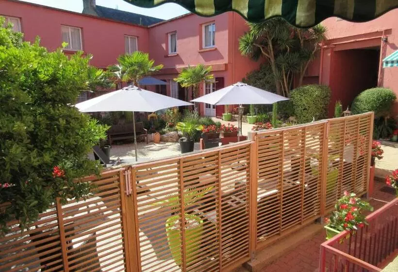 בית מלון כפרי Le Trianon