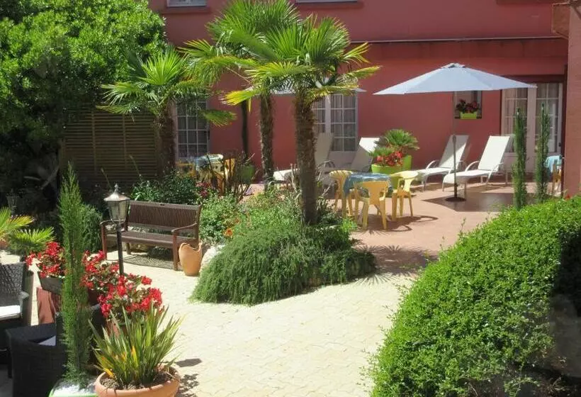 בית מלון כפרי Le Trianon