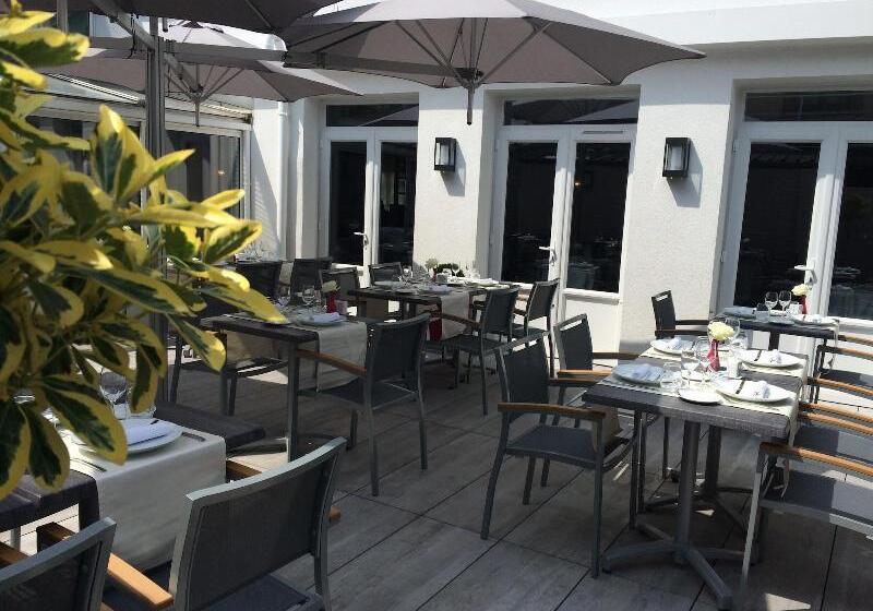 ホテル Logis Hôtel A La Bonne Auberge