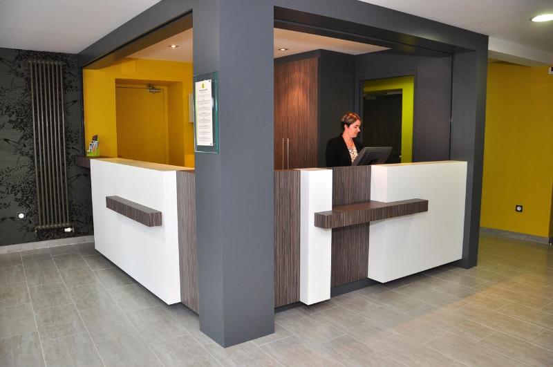 ホテル Logis Hôtel A La Bonne Auberge