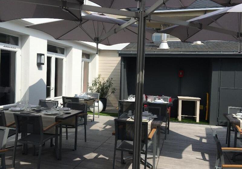 ホテル Logis Hôtel A La Bonne Auberge