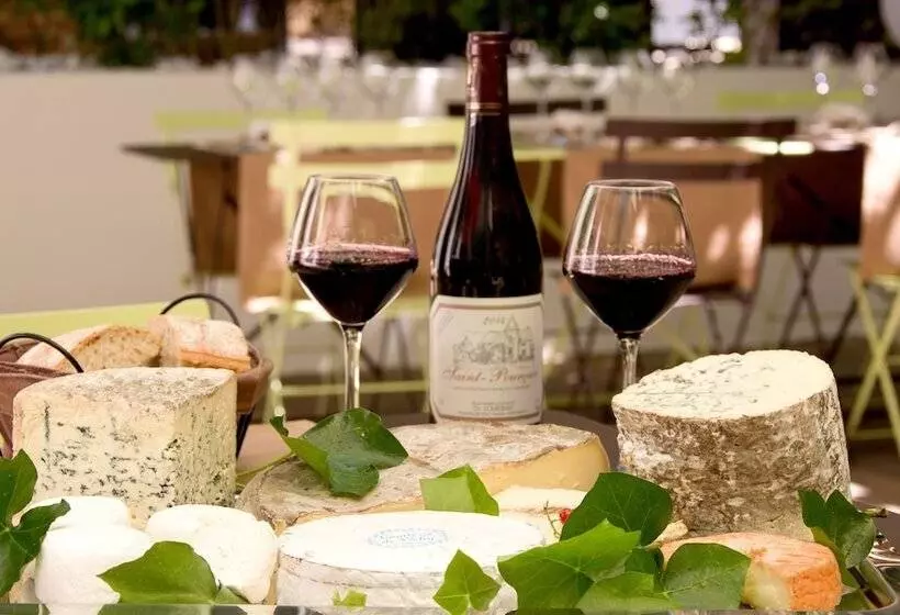 Logis Hotel De Paris