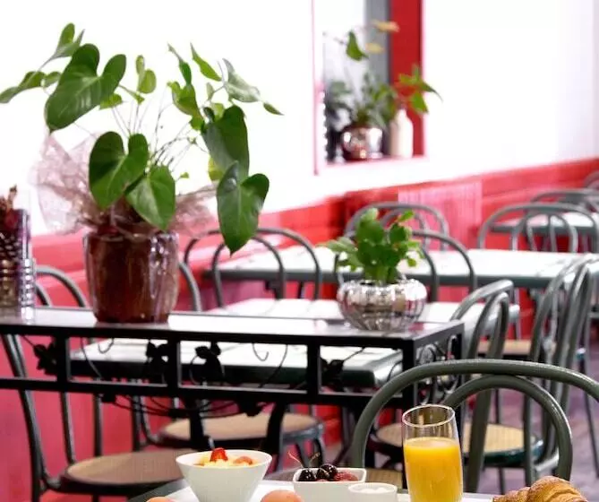 Logis Hotel De Paris