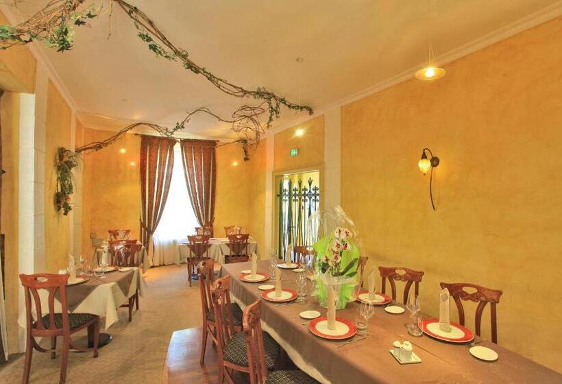 Hotel Logis Hôtel Le Lion D Or