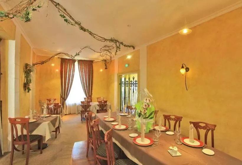 호텔 Logis Hôtel Le Lion D Or