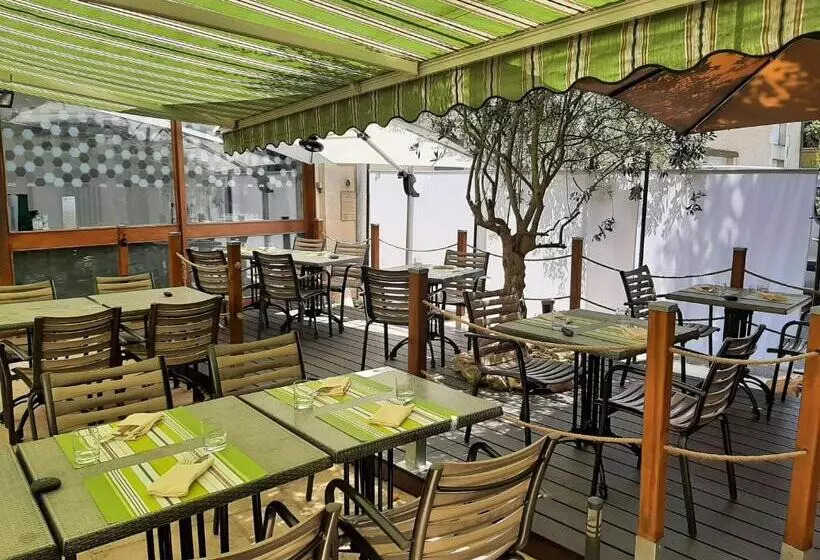 호텔 Logis Hôtel Le Lion D Or