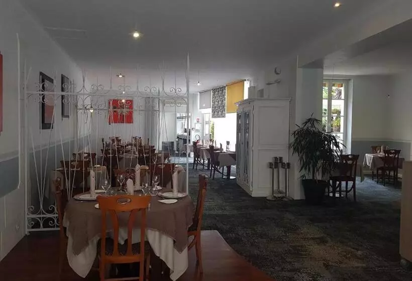 호텔 Logis Hôtel Le Lion D Or