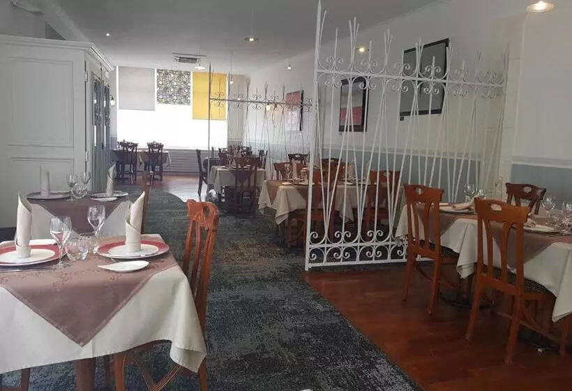 호텔 Logis Hôtel Le Lion D Or