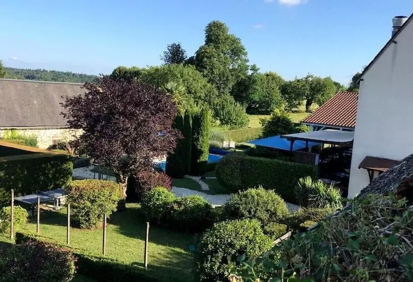 Отель Logis Hôtel Restaurant Les Voyageurs