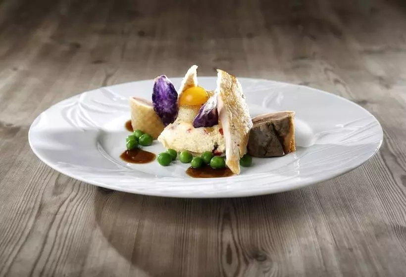 Отель Logis Hôtel Restaurant Les Voyageurs