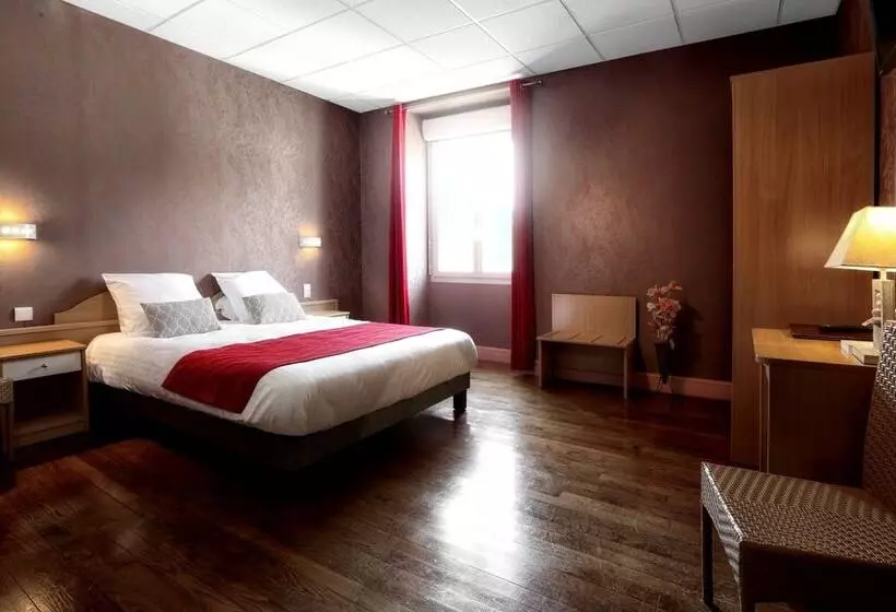 Отель Logis Hôtel Restaurant Les Voyageurs