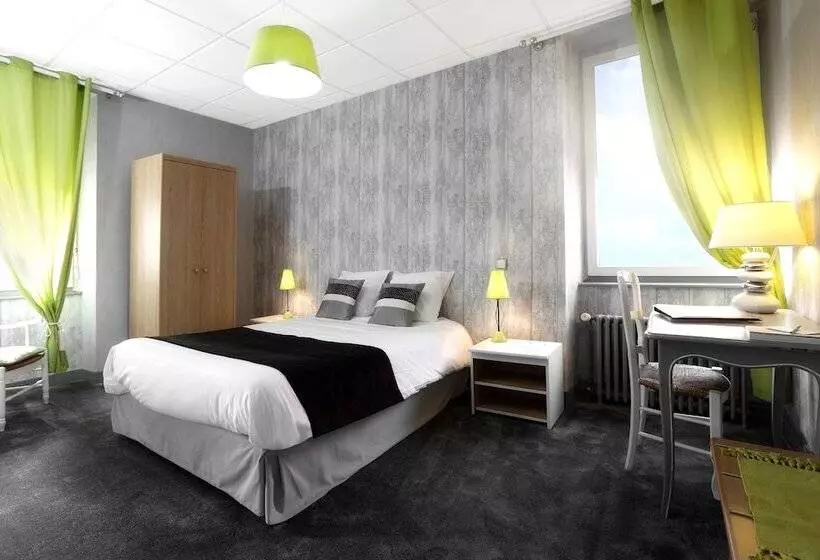 Отель Logis Hôtel Restaurant Les Voyageurs