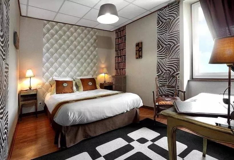 Отель Logis Hôtel Restaurant Les Voyageurs