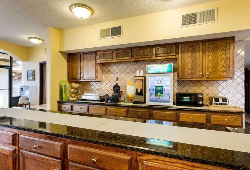 בית מלון כפרי Quality Inn