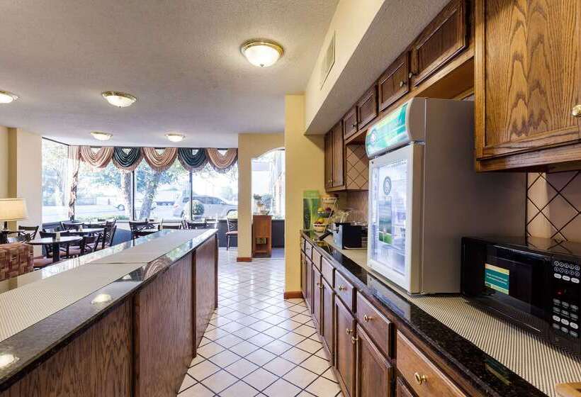 בית מלון כפרי Quality Inn