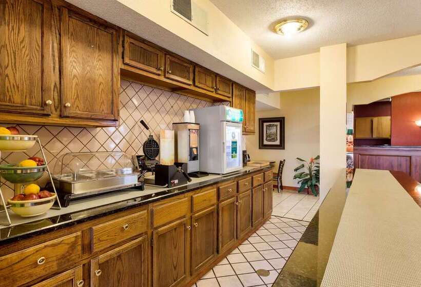 בית מלון כפרי Quality Inn