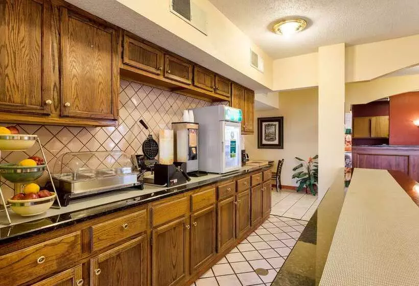 Отель Quality Inn