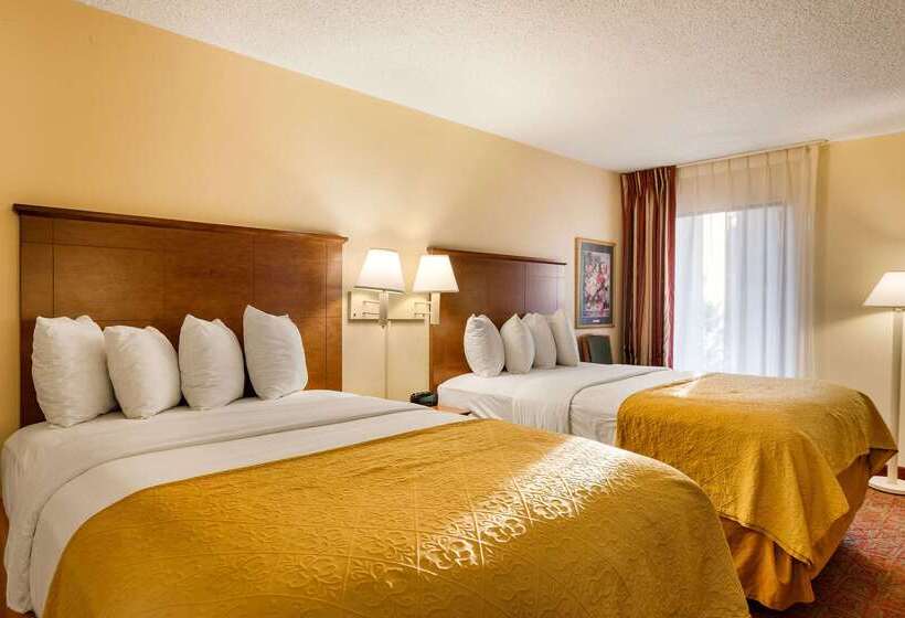 בית מלון כפרי Quality Inn