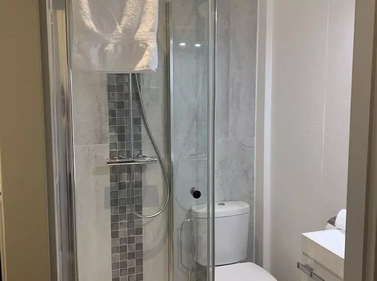 Отель Restaurant Dontenville