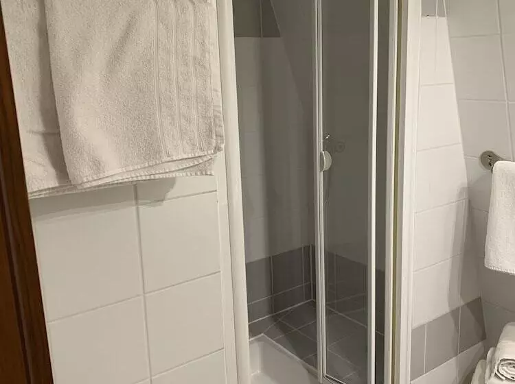 Отель Restaurant Dontenville