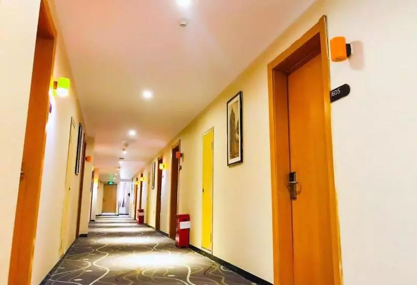 Hotelli 7days Premium Xuzhou Railway Station Square