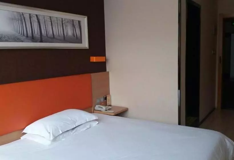 Hotelli 7days Premium Xuzhou Railway Station Square