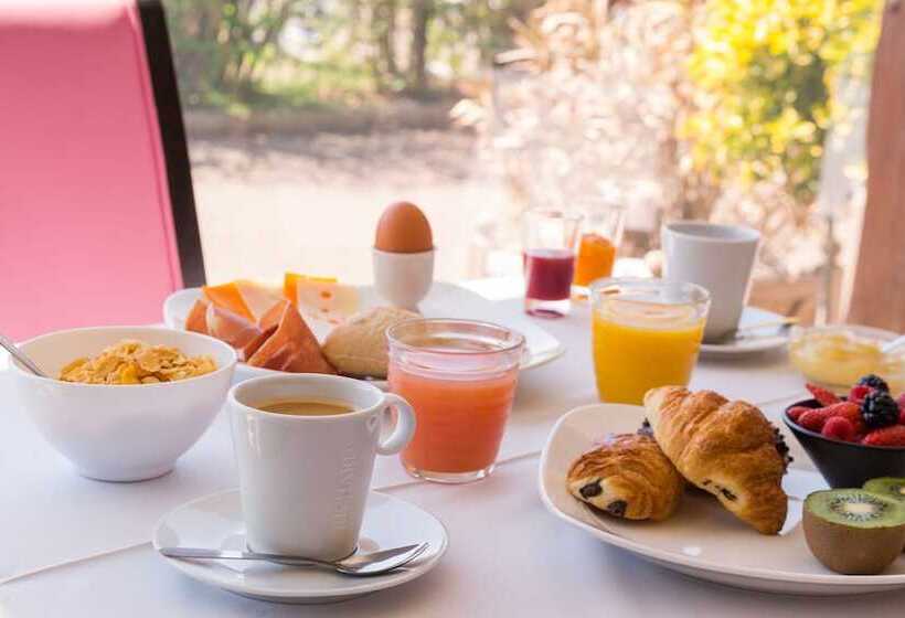 Otel Logis Aux Maisons