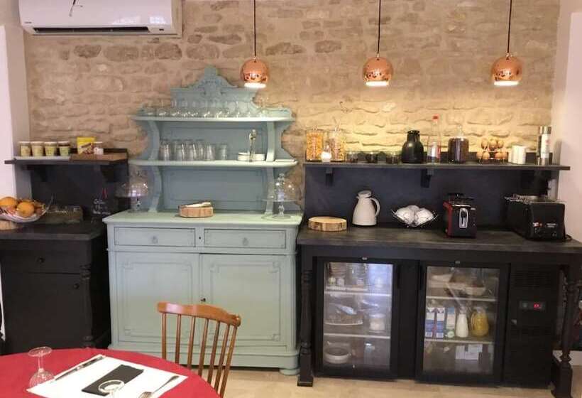 Otel Logis Aux Maisons