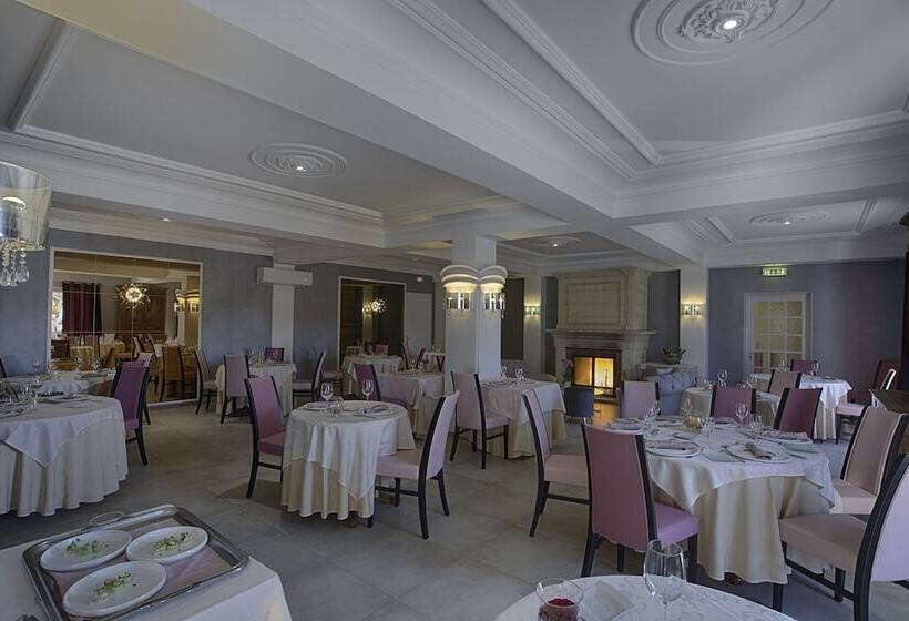 Otel Logis Aux Maisons