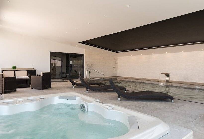 Otel Logis Aux Maisons