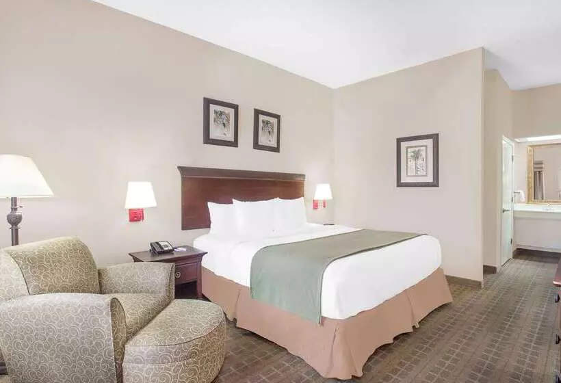 호텔 Baymont By Wyndham Crestview