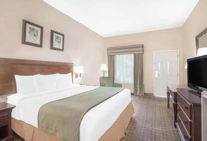 호텔 Baymont By Wyndham Crestview