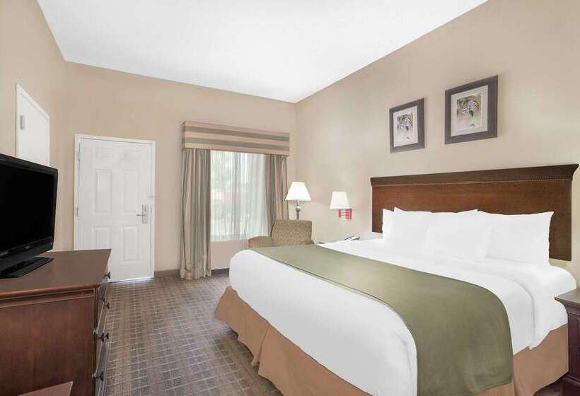 호텔 Baymont By Wyndham Crestview