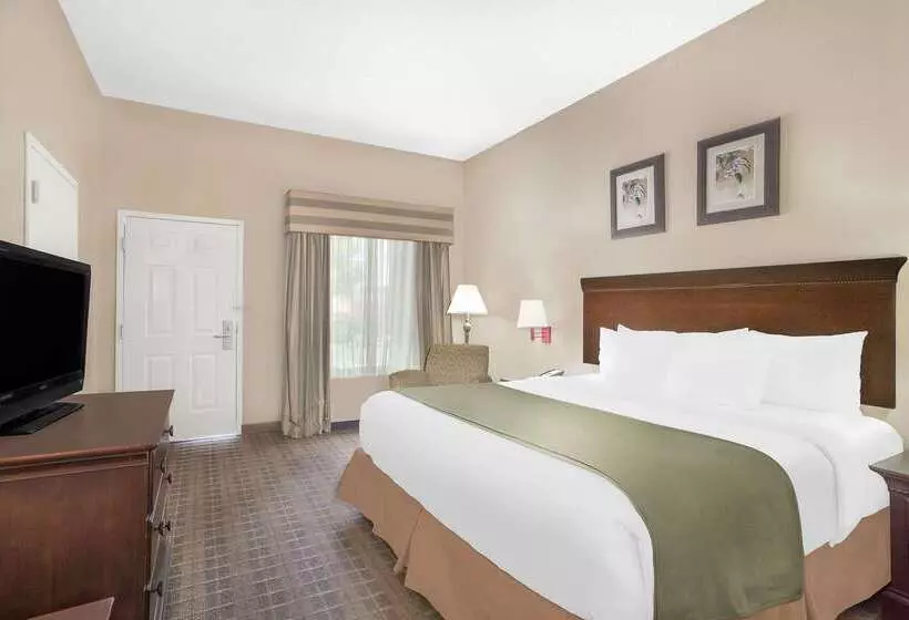 호텔 Baymont By Wyndham Crestview