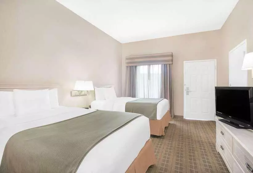 호텔 Baymont By Wyndham Crestview