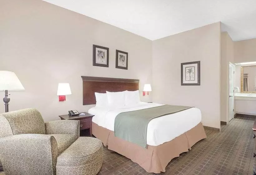 호텔 Baymont By Wyndham Crestview