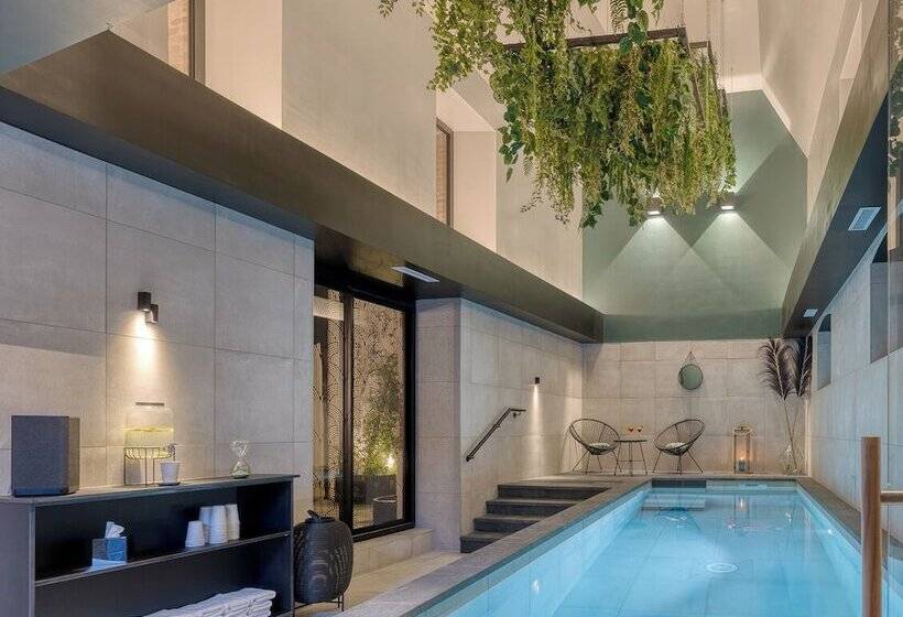 Brit Hotel Les Voyageurs