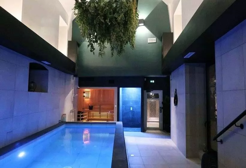 Brit Hotel Les Voyageurs