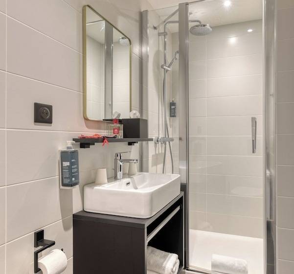 Brit Hotel Les Voyageurs